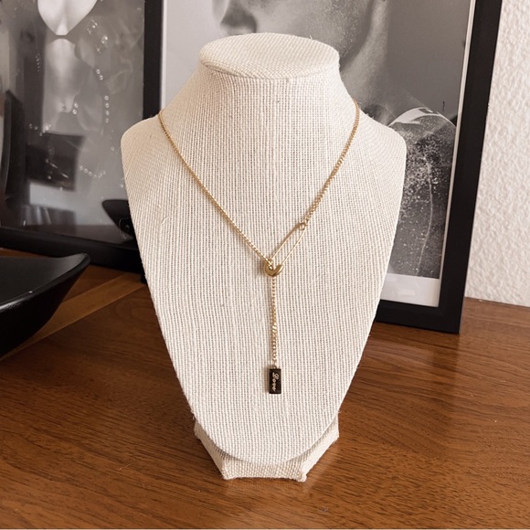 RESTOCKED ✨ SAFETY PIN STAINLESS STEEL YELLOW GOLD NECKLACE - Picture 2 of 6